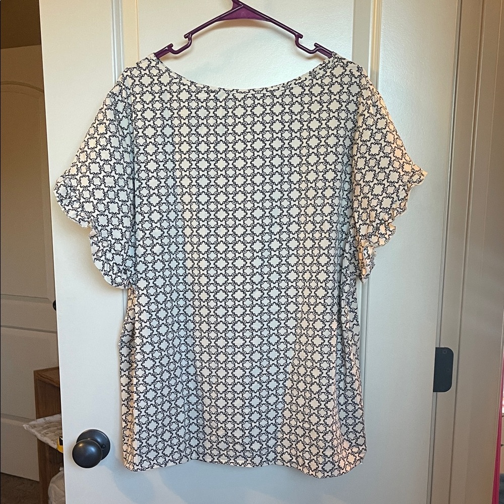 SHEIN Black and White Geometric Print Blouse